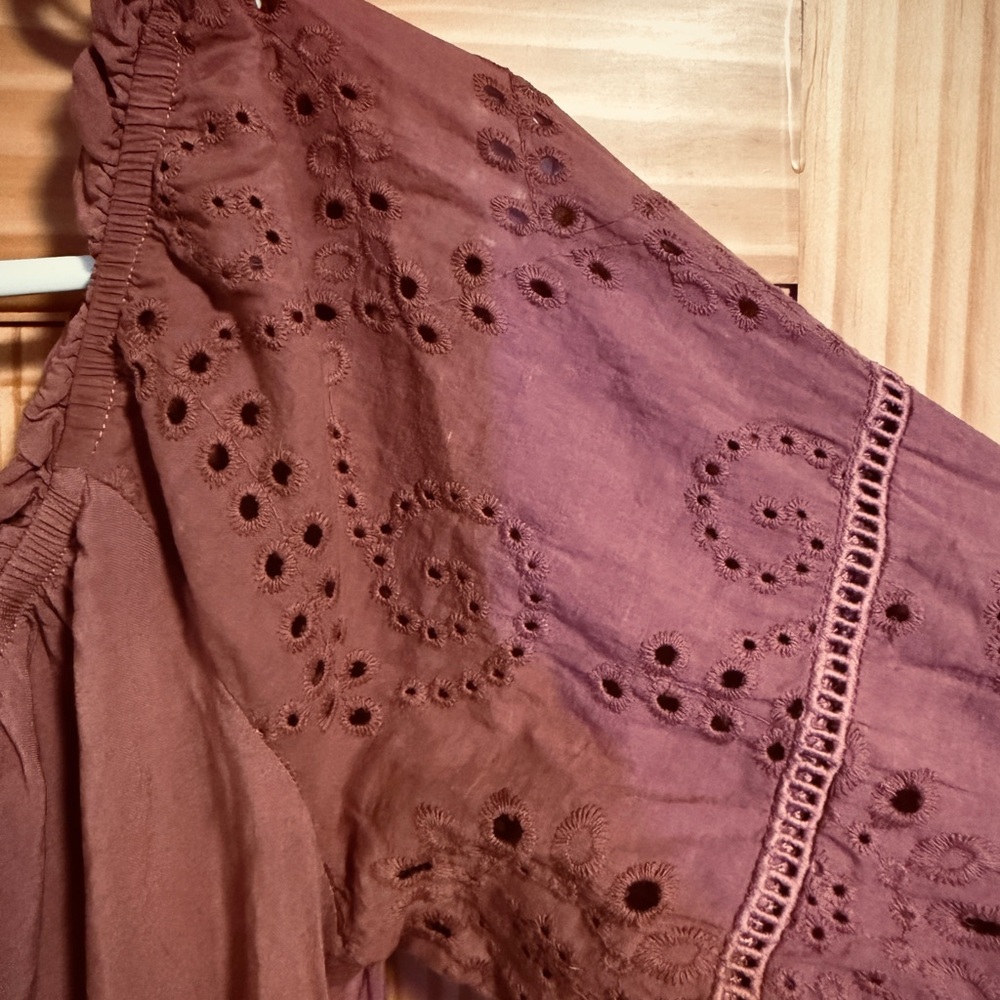 💝 Maurices 3/4 Sleeve Eyelet Blouse in rustic brown, size XL - Picture 4 of 7